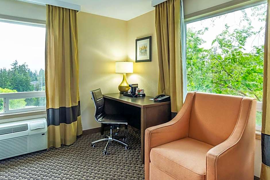 Comfort Inn & Suites Salmon Arm