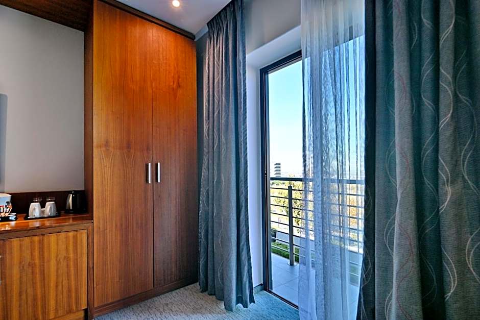 City Lodge Hotel Waterfall City