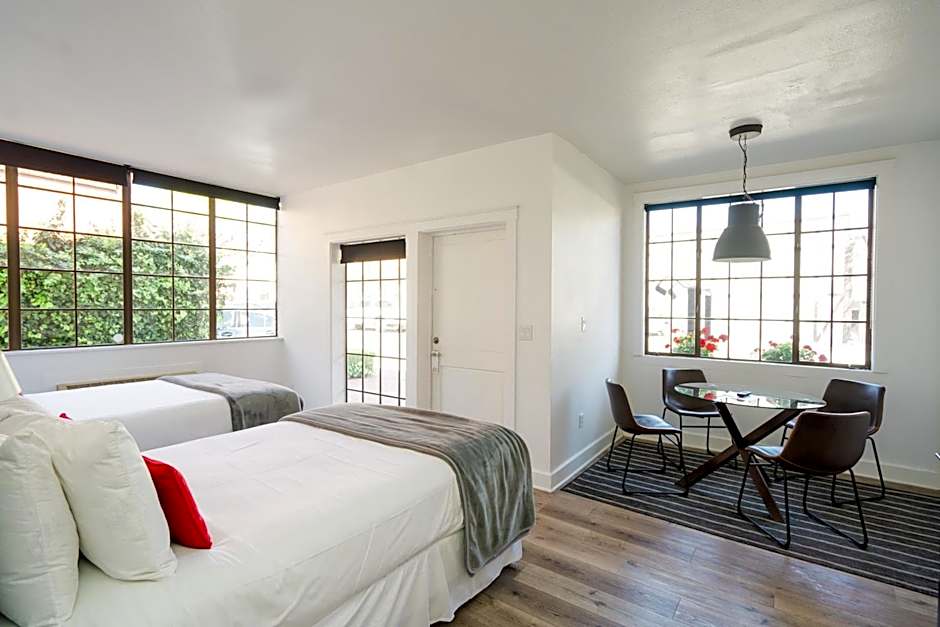 Foto 1 dari 5 — 2 Double Beds