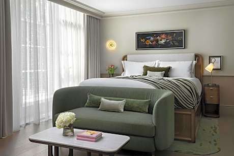 Montcalm King Suite with Sofa Bed