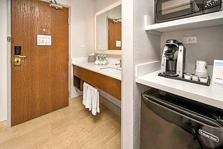 One-Bedroom King Suite - Disability Access