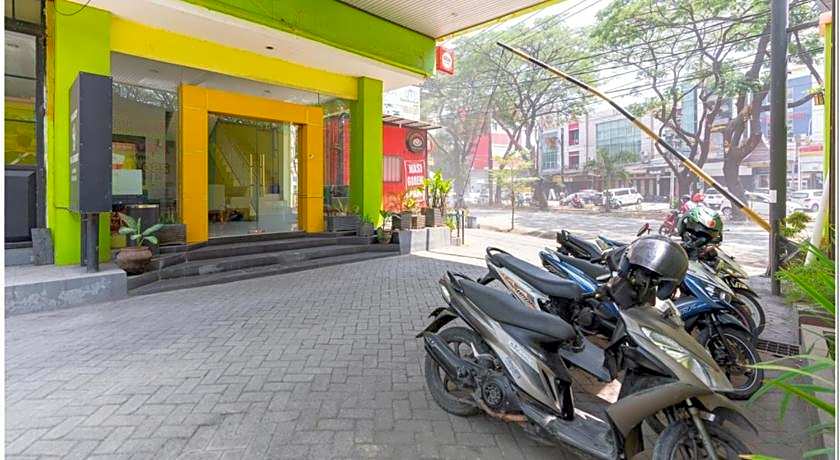 RedDoorz Plus @ Hertasning Area Makassar