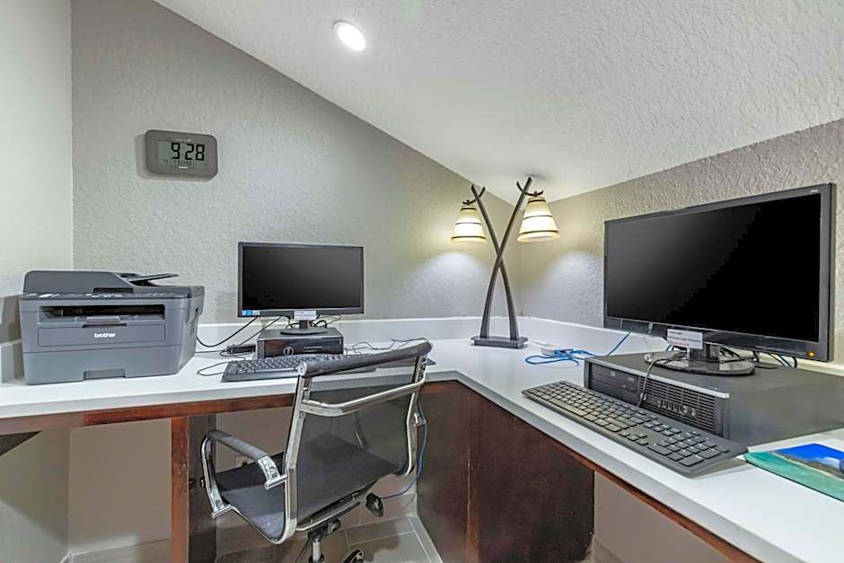 Best Western Plus Victoria Inn & Suites