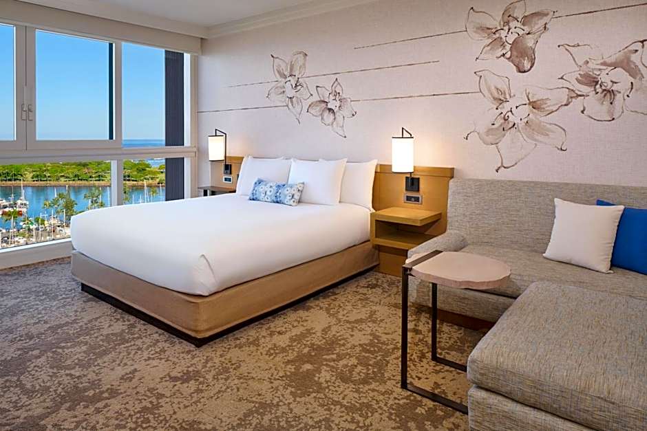 Photo 1 of 5 of 1 King Bed, Ocean front