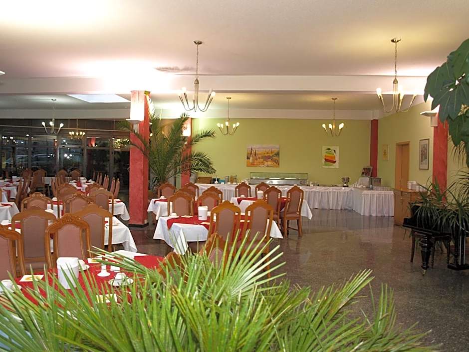 West Hotel an der Sächsischen Weinstrasse