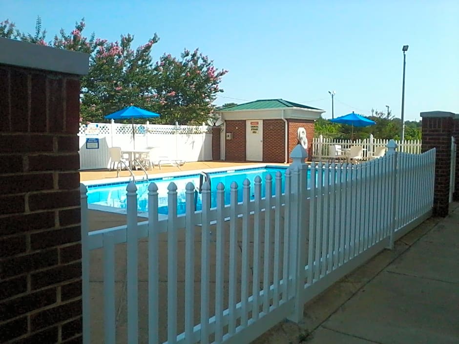 Baymont by Wyndham Montgomery South