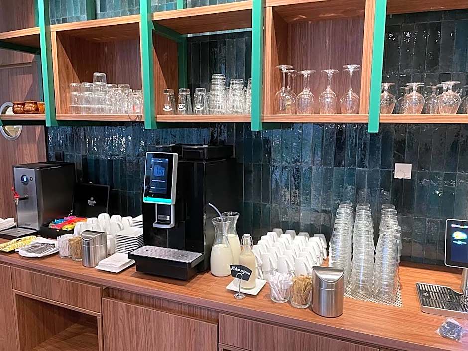 Hotel Victor Pruszkow DeSilva