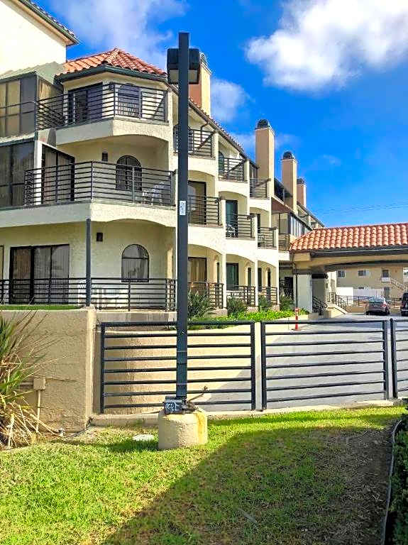 HUNTINGTON BEACH INN