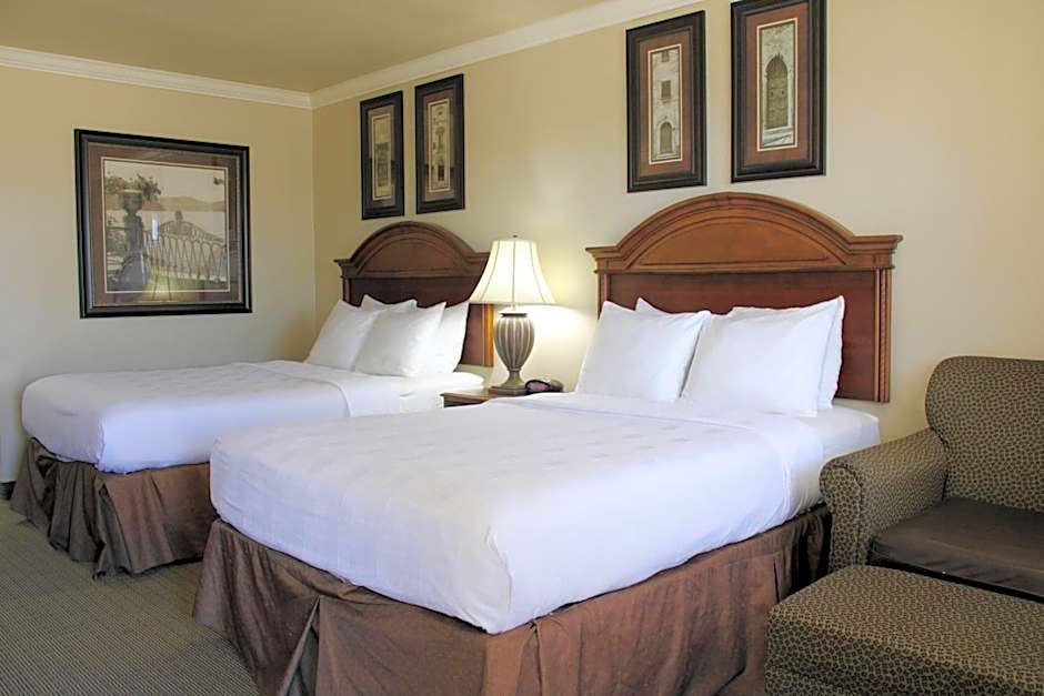 Photo 1 of 7 of 2 Double Beds, Smoking