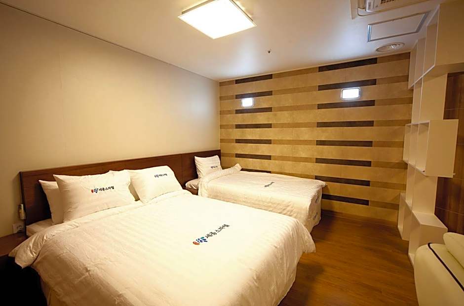 Foto 1 dari 3 — Western-style Room