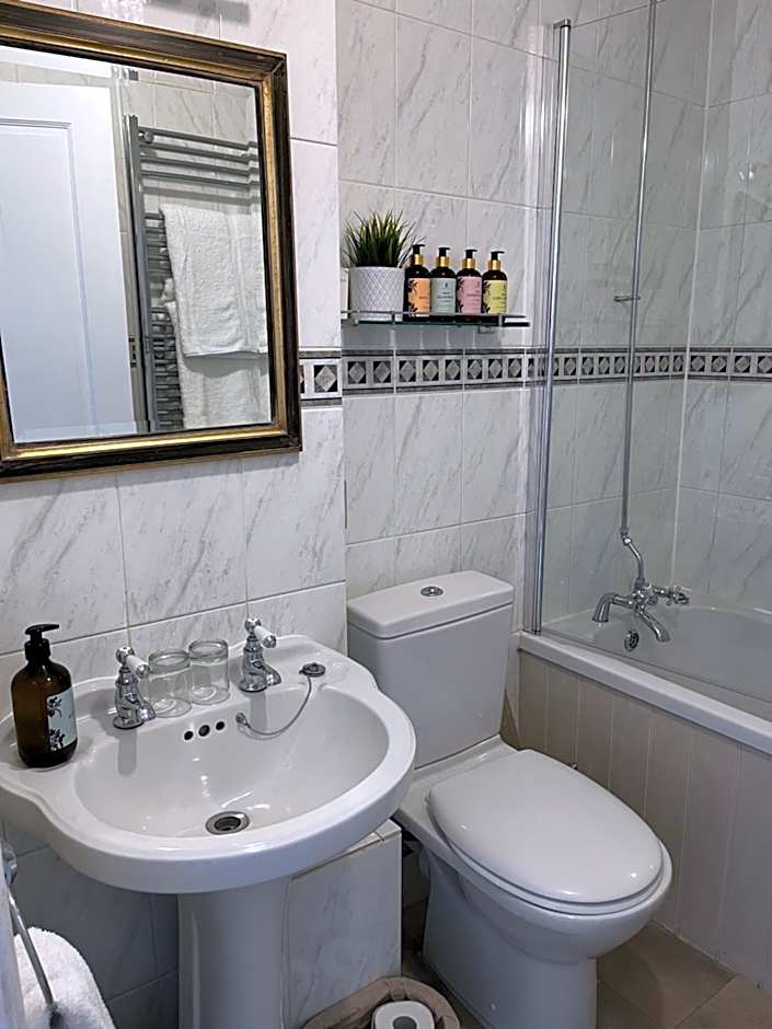 Burleigh Court Hotel