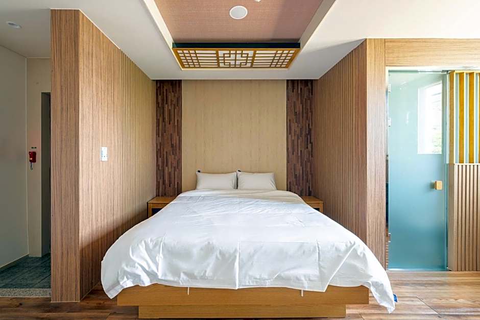 Gyeongju Hotel Check-in Bulguk