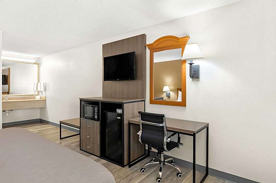 Quality Inn Cleveland Airport