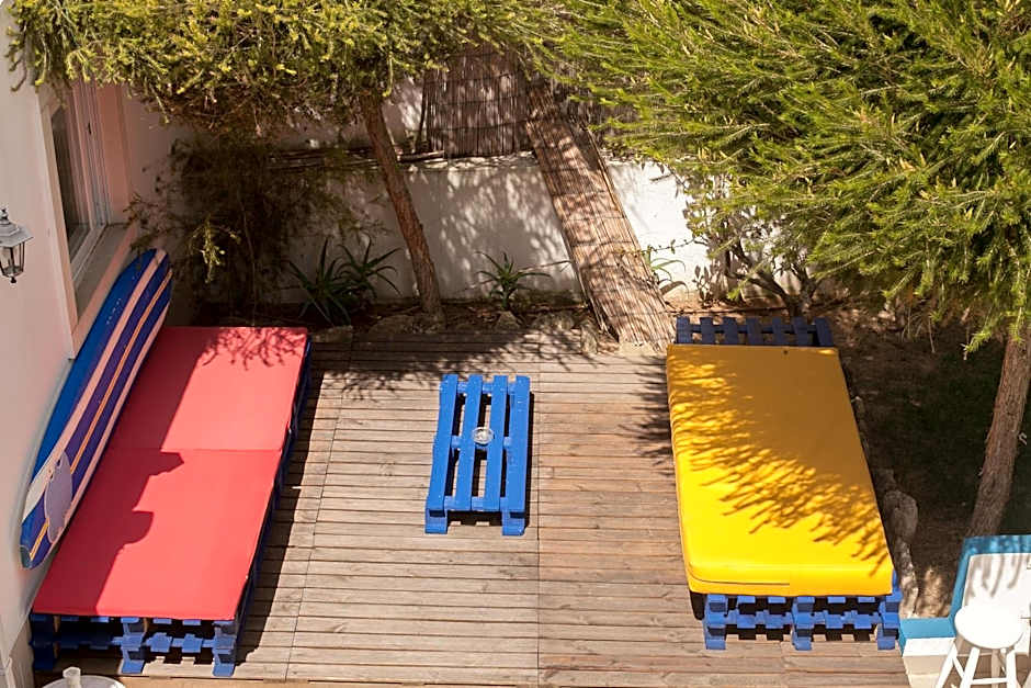 Ericeira Chill Hill Hostel & Private Rooms