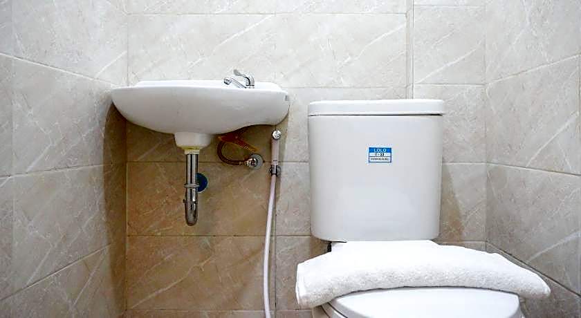 RedDoorz near Kawasan Simpang Lima Area