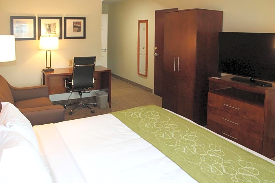 Comfort Suites