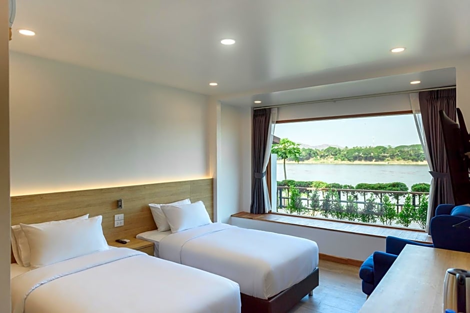 Chiangkhan River Walk Hotel