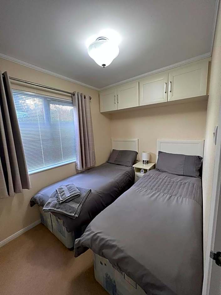 The Warren Holiday Park - Family Chalet