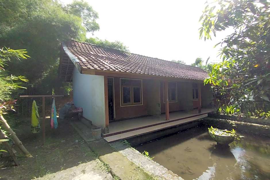Hotel O Dannis Homestay Near Musholla Al Istiqomah Terawangan