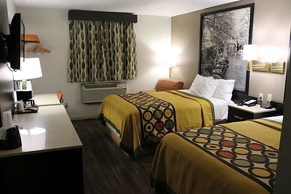 Super 8 by Wyndham San Antonio/I-35 North