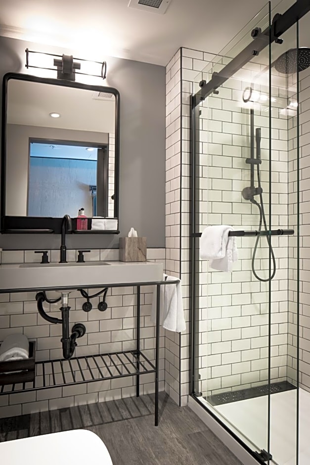 MOXY Seattle Downtown