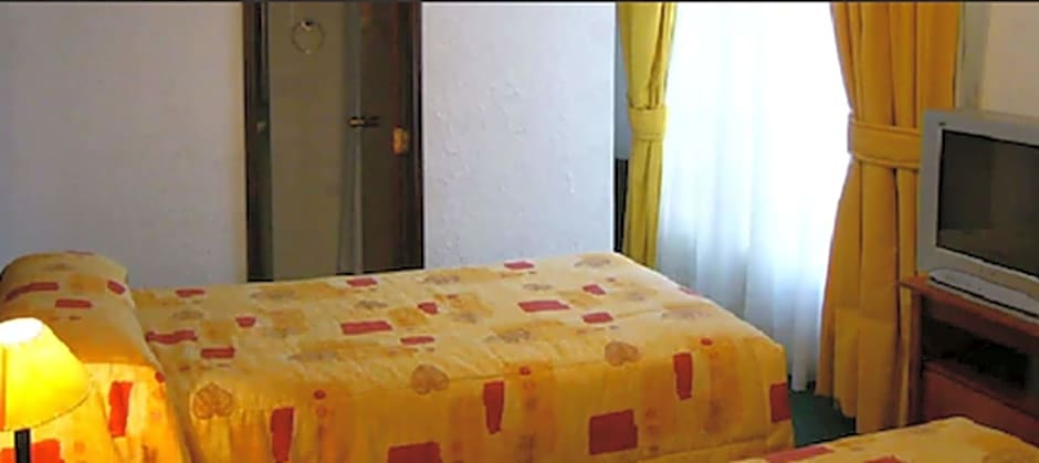 Hotel Alcalá Del Río