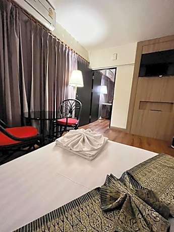 Connecting Room