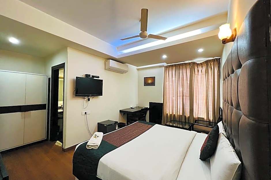 Hotel Anand Retreat Kaushambhi, Ghaziabad