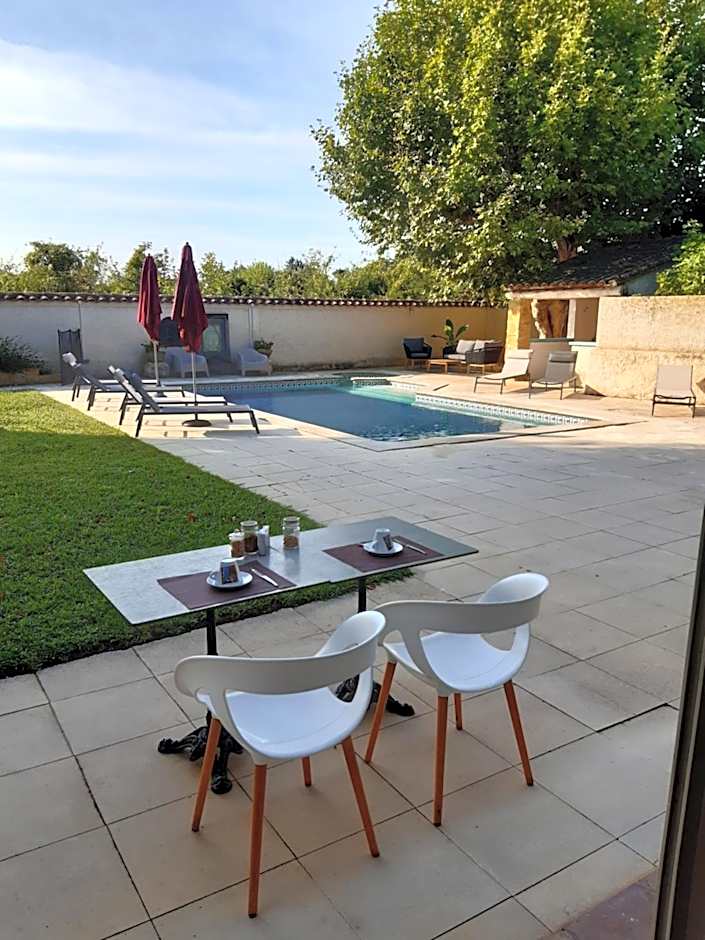 LE MAS DES FLANERAIES