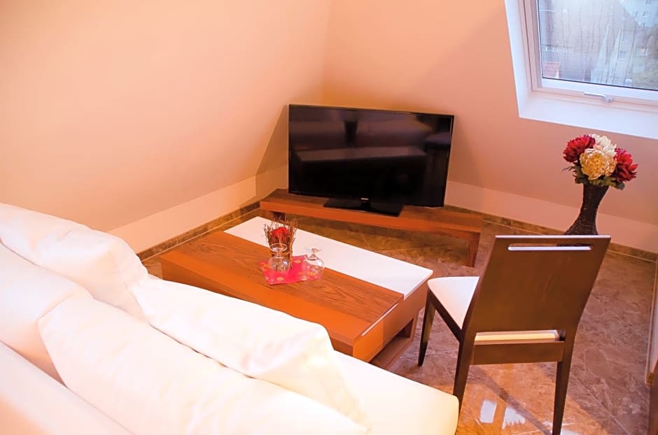 Alpha & Omega Hotel