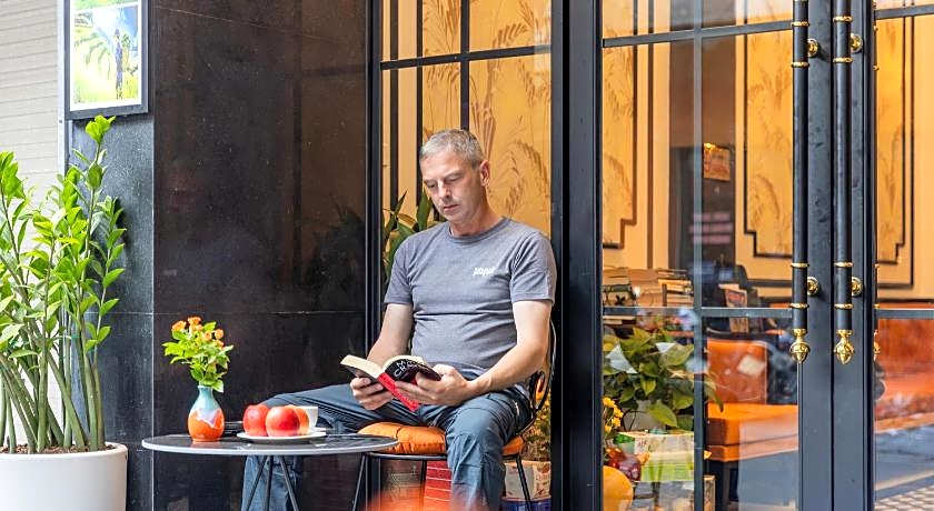 Hanoi House Hotel & Travel