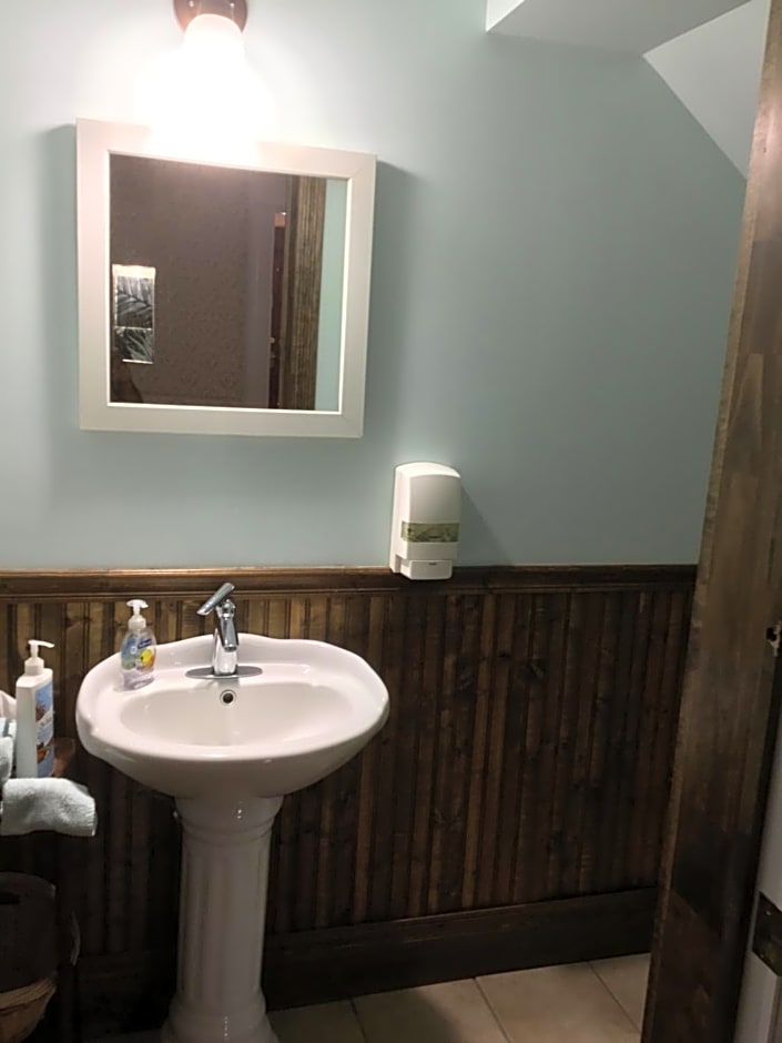 Marmora and Lake Inn and Victorian Diner