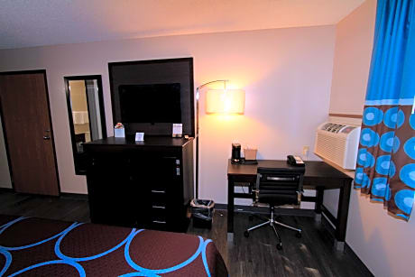 1 King Bed Non-Smoking