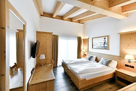 Superior Double or Twin Room with Mountain View