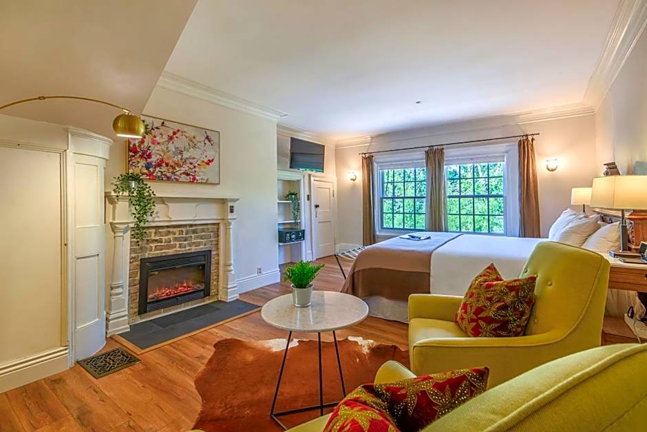 Cedar Gables Inn