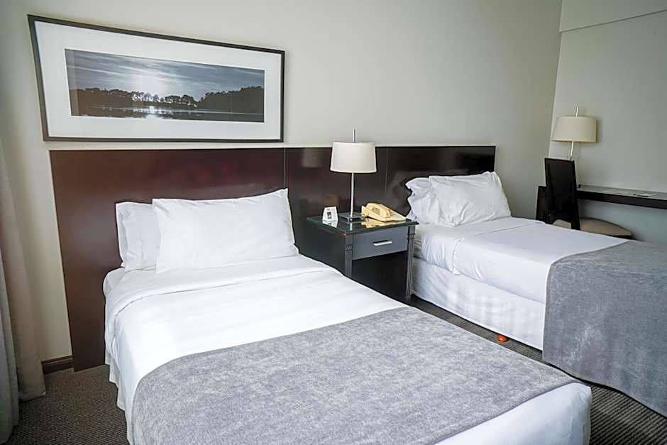 Plaza Real Suites Hotel