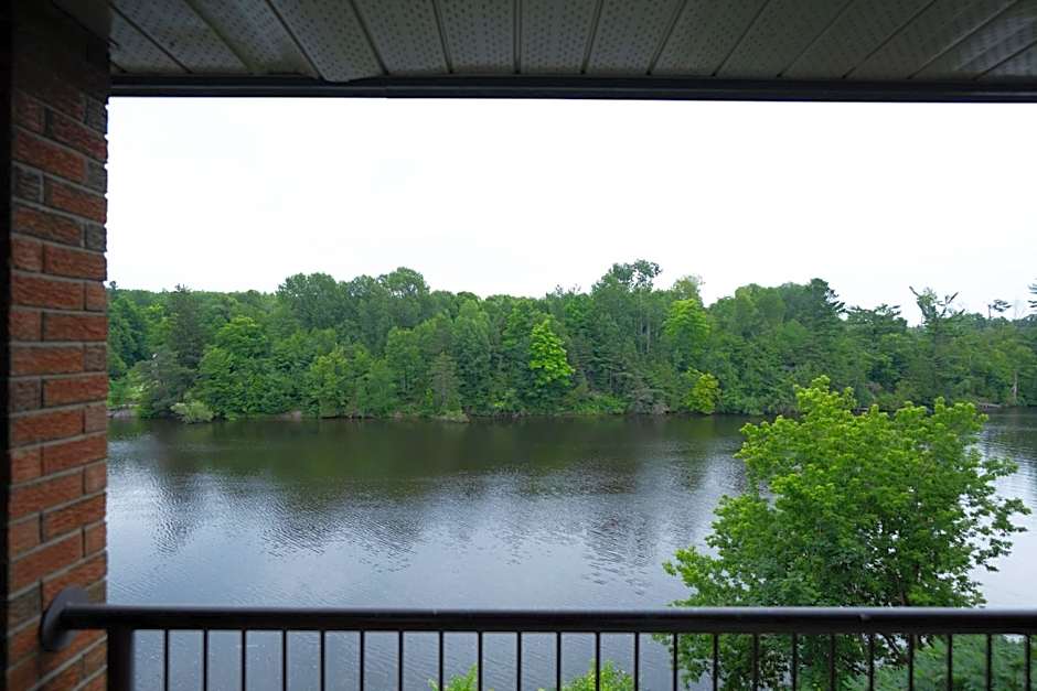 Ramada by Wyndham Ottawa On The Rideau