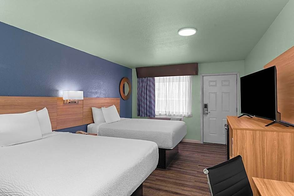 Days Inn by Wyndham Pratt