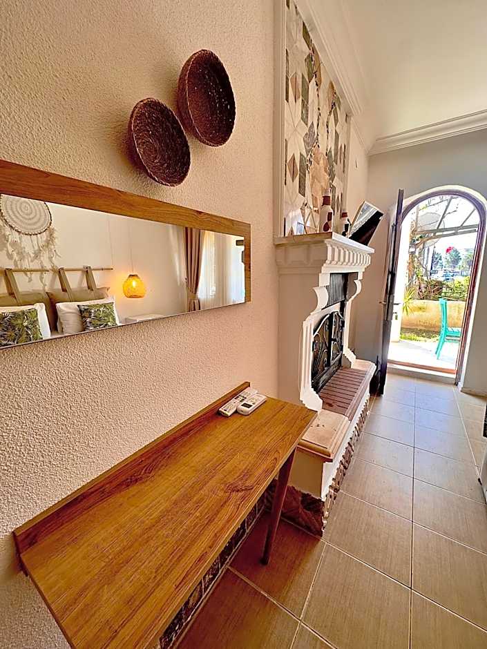 Photo 1 of 10 of 1 Bedroom Apartment, Terrace