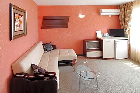 One-Bedroom Suite with Sea View