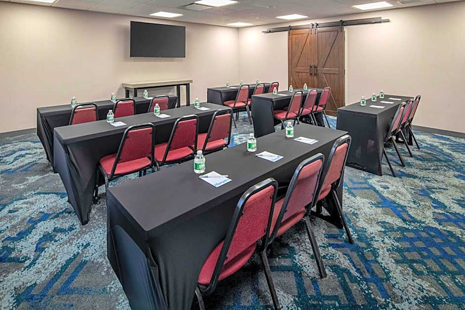 Hampton Inn By Hilton Long Island/Commack