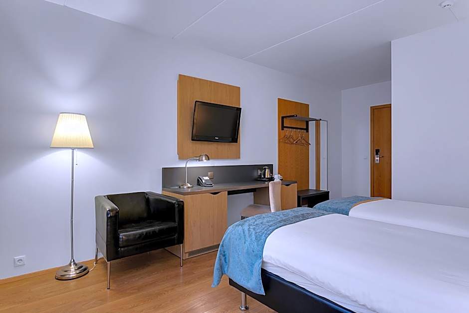 Airport Hotel Aurora Star