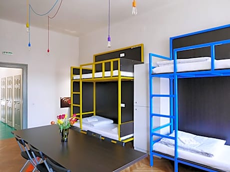 Bed in 8-Bed Mixed Dormitory Room