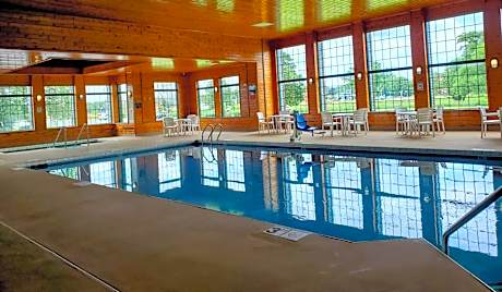 River Hill Inn & Suites