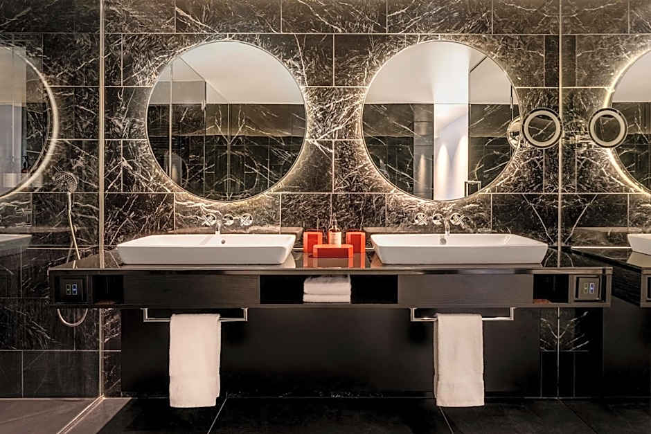 Roomers Munich, Autograph Collection by Marriott