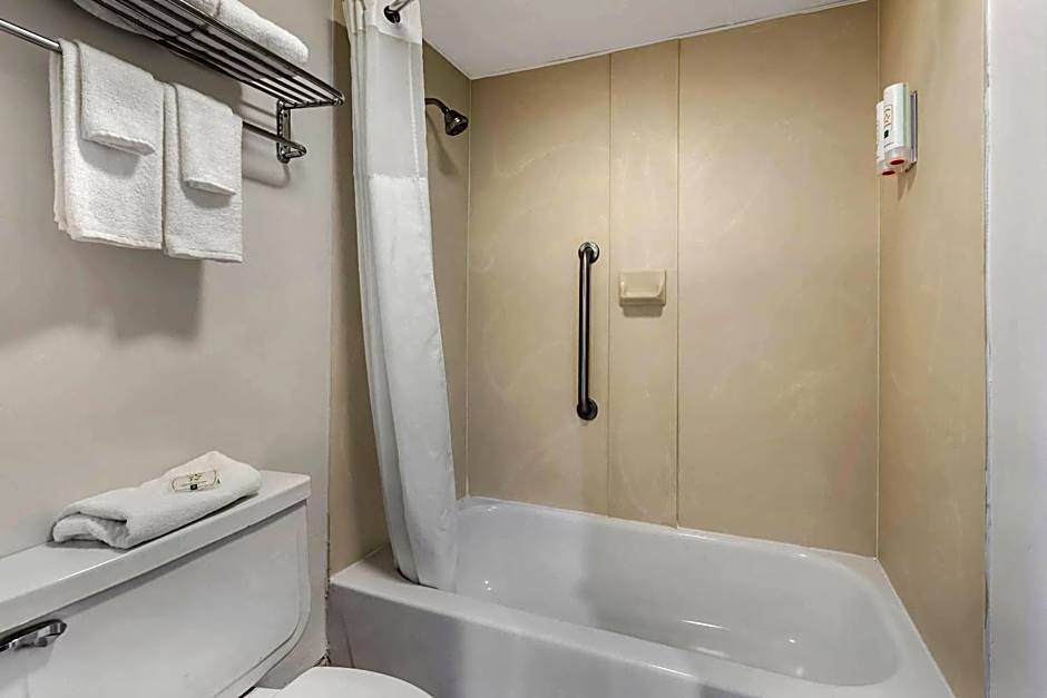 Quality Inn & Suites Easley - Greenville