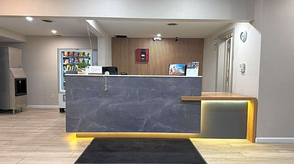 Super 8 by Wyndham Mankato