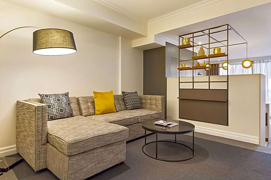 Mantra 2 Bond Street