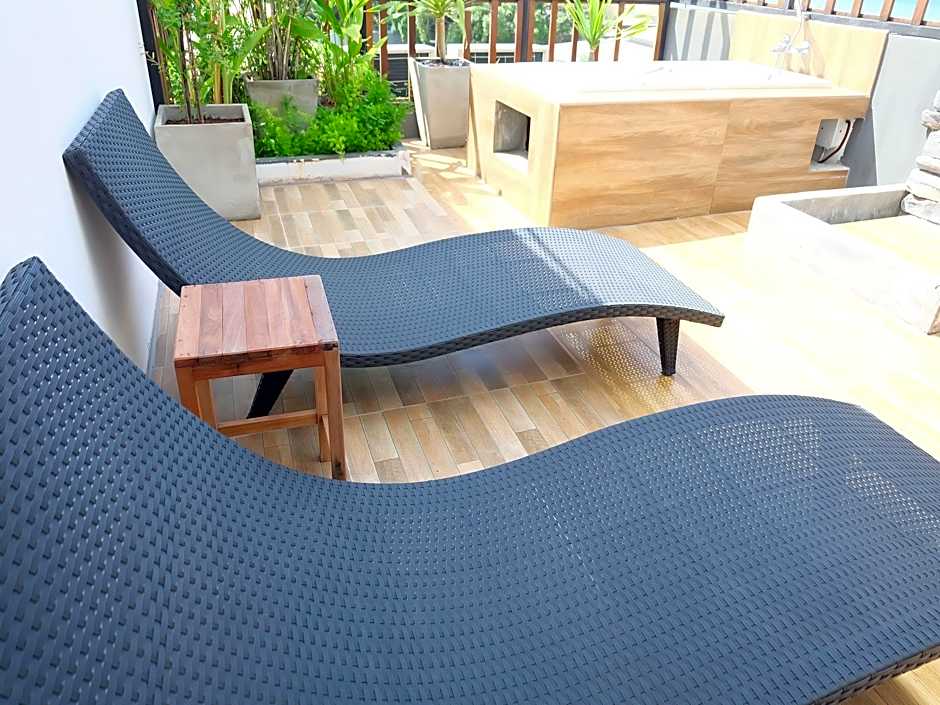 5ive Beach House Hotel