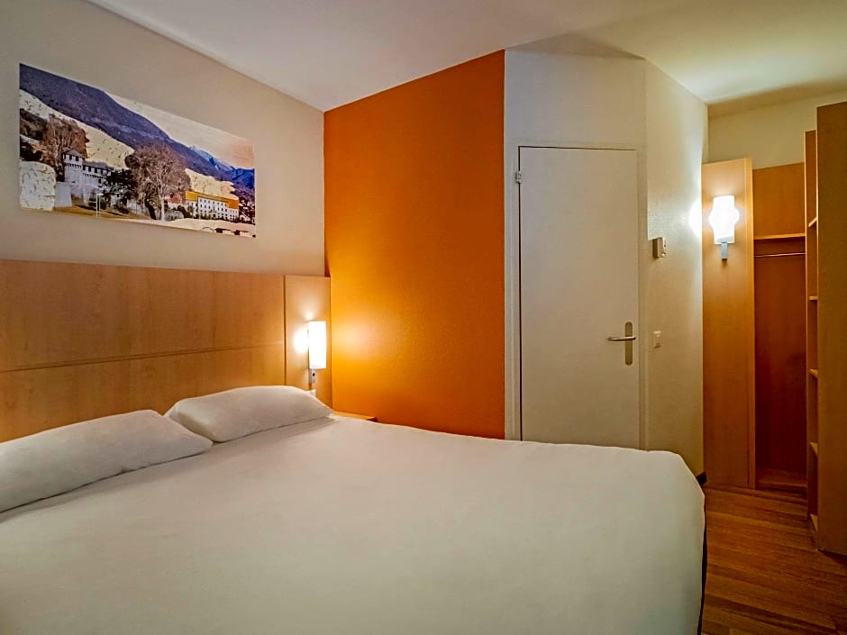 Photo 1 of 12 of 1 Double Bed